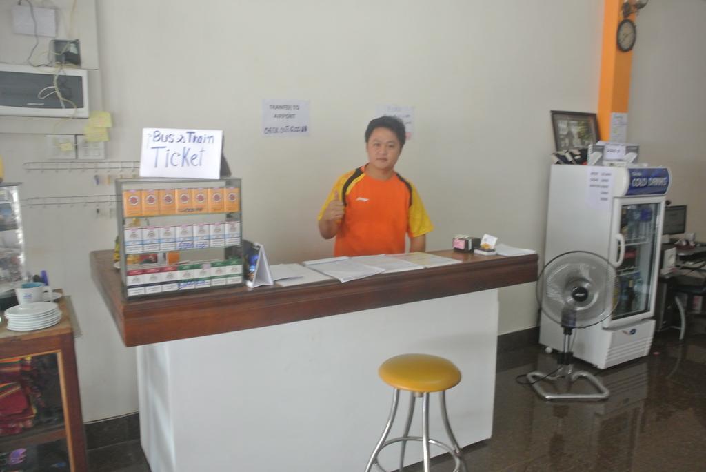 Orange Backpacker Hostel Vientiane Exteriör bild